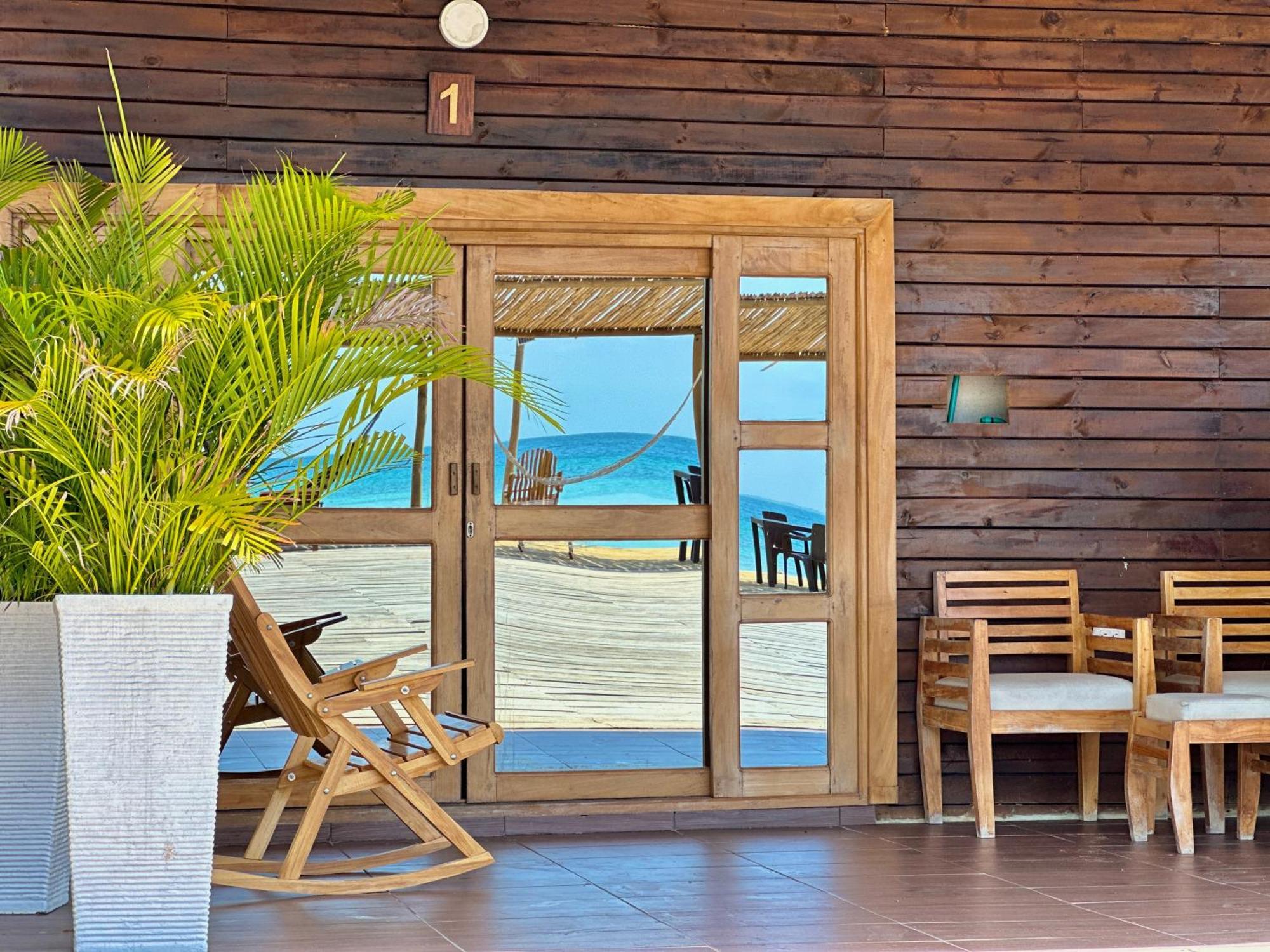 Medusa Hostel Isla Tintipan Tintipan Island Εξωτερικό φωτογραφία