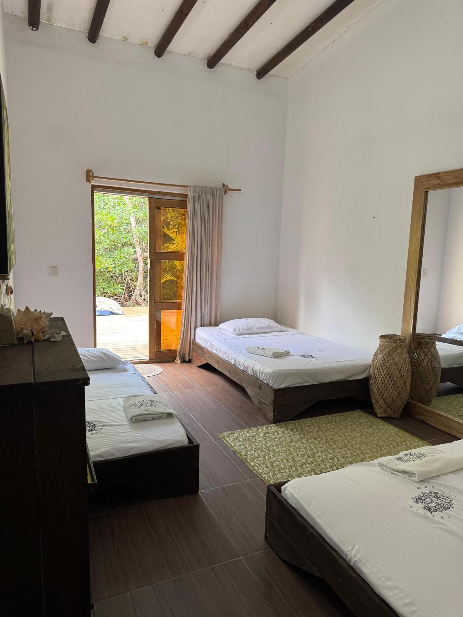 Medusa Hostel Isla Tintipan Tintipan Island Εξωτερικό φωτογραφία