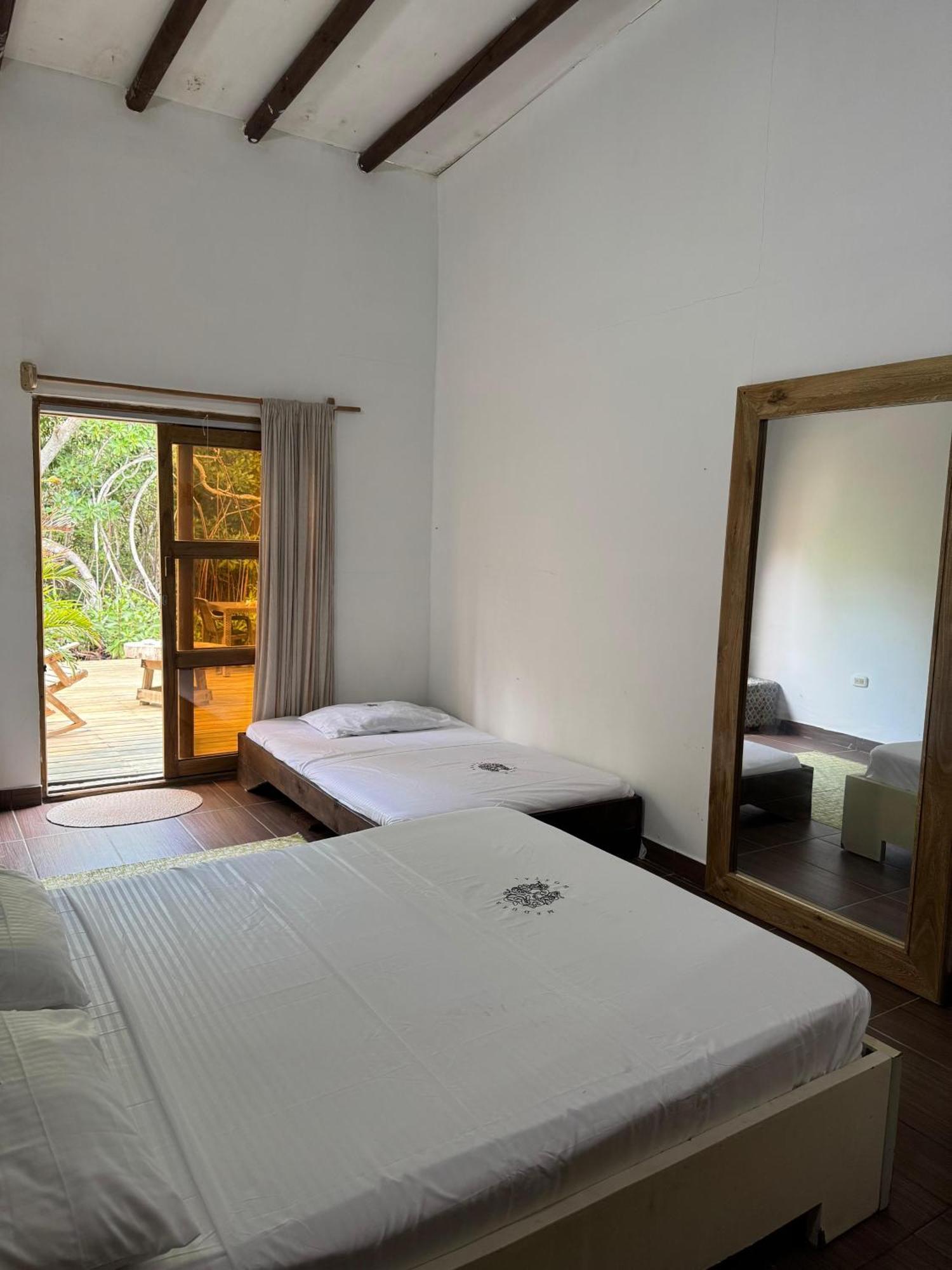 Medusa Hostel Isla Tintipan Tintipan Island Εξωτερικό φωτογραφία