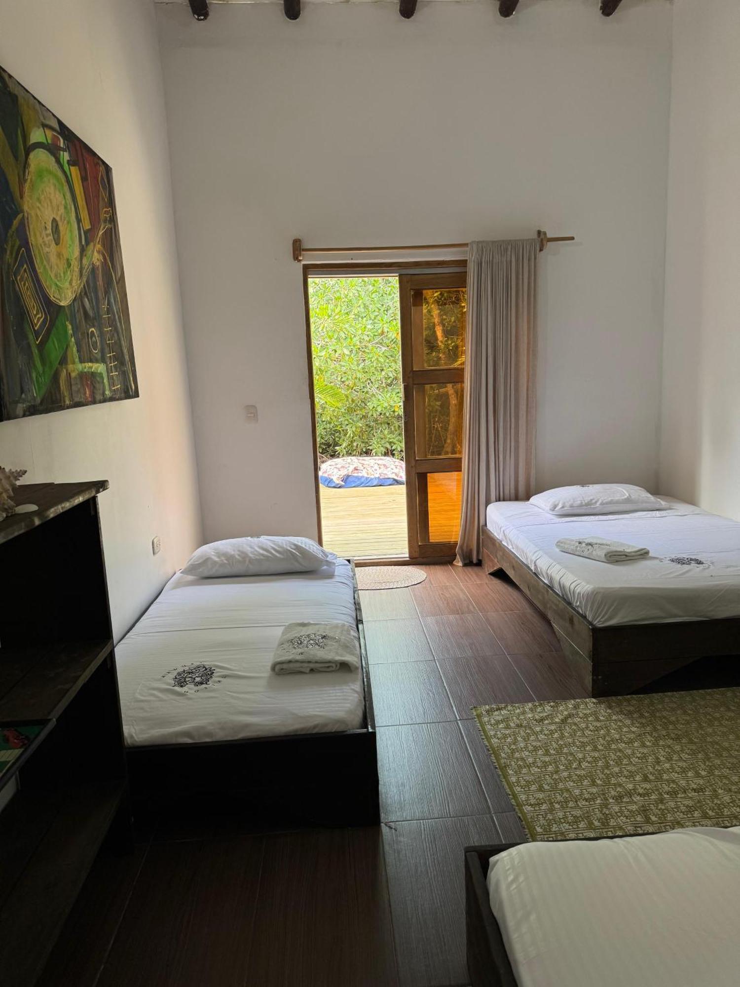 Medusa Hostel Isla Tintipan Tintipan Island Εξωτερικό φωτογραφία
