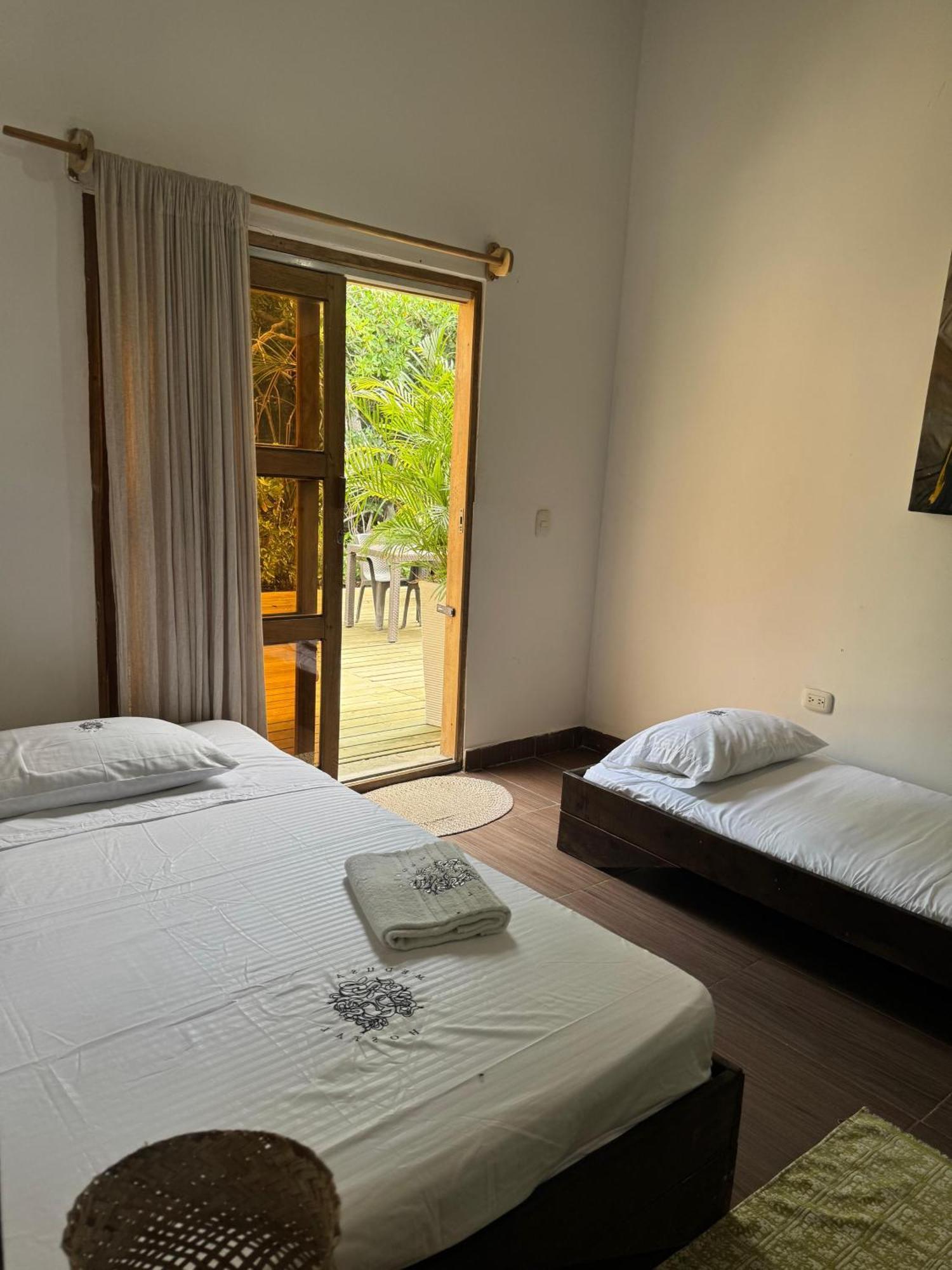 Medusa Hostel Isla Tintipan Tintipan Island Εξωτερικό φωτογραφία